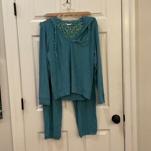 Roller Rabbit Blue and Green Floral Lounge Set